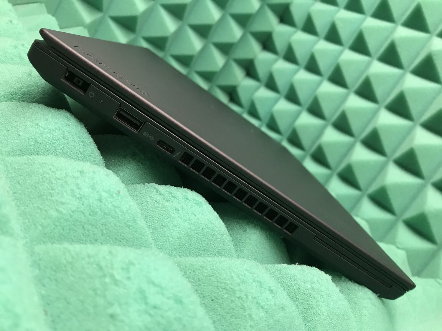 Ультрабук Б-клас Lenovo ThinkPad T470 / 14" (1366x768) TN / Intel Core i5-7300U (2 (4) ядра по 2.6 - 3.5 GHz) / 8 GB DDR4 / 240 GB SSD / Intel HD Graphics 620 / WebCam / Fingerprint / USB 3.1 / HDMI - Зображення 5