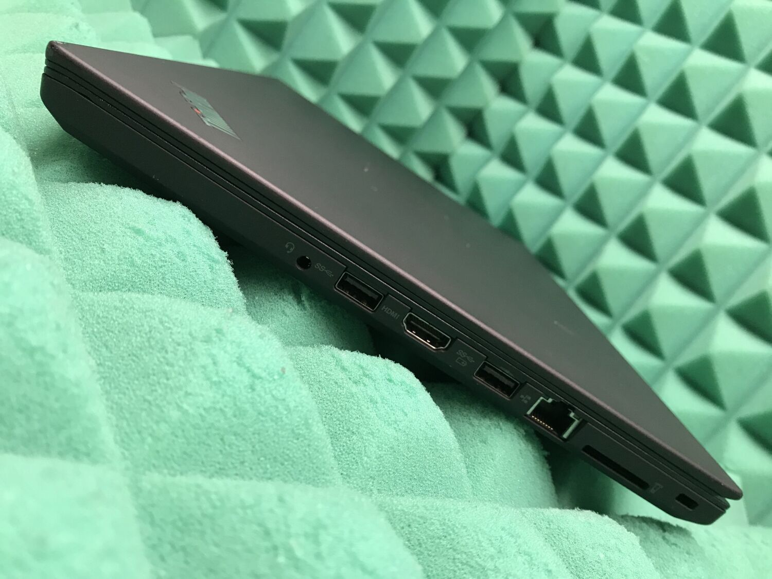 Ультрабук Б-клас Lenovo ThinkPad T470 / 14" (1366x768) TN / Intel Core i5-7300U (2 (4) ядра по 2.6 - 3.5 GHz) / 8 GB DDR4 / 240 GB SSD / Intel HD Graphics 620 / WebCam / Fingerprint / USB 3.1 / HDMI - Зображення 6