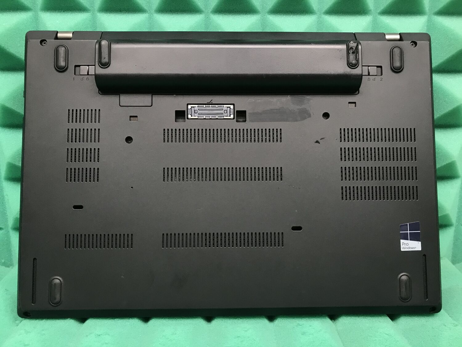 Ультрабук Б-клас Lenovo ThinkPad T470 / 14" (1366x768) TN / Intel Core i5-7300U (2 (4) ядра по 2.6 - 3.5 GHz) / 8 GB DDR4 / 240 GB SSD / Intel HD Graphics 620 / WebCam / Fingerprint / USB 3.1 / HDMI - Зображення 9