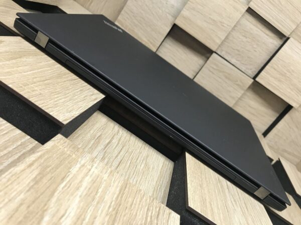 Ультрабук Б-клас Lenovo ThinkPad T470 / 14" (1366x768) TN / Intel Core i5-7300U (2 (4) ядра по 2.6 - 3.5 GHz) / 8 GB DDR4 / 256 GB SSD / Intel HD Graphics 620 / WebCam / Fingerprint / USB 3.1 / HDMI / Два АКБ - Зображення 7