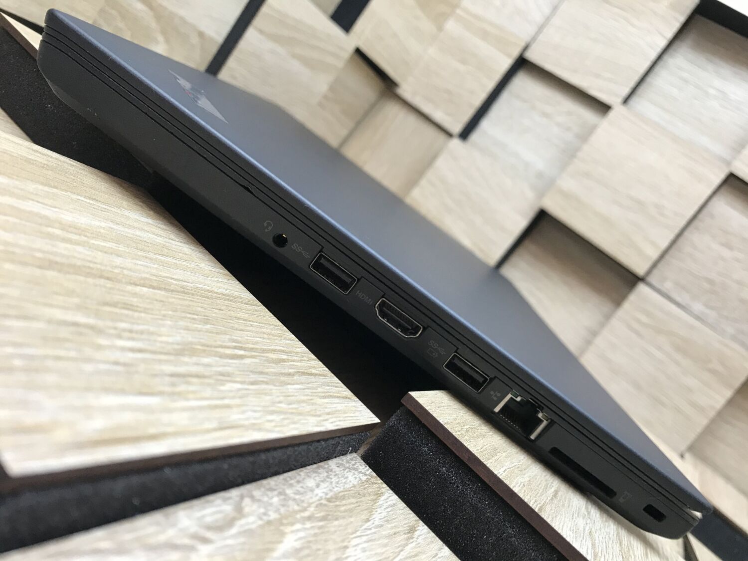 Ультрабук Б-клас Lenovo ThinkPad T470 / 14" (1366x768) TN / Intel Core i5-7300U (2 (4) ядра по 2.6 - 3.5 GHz) / 8 GB DDR4 / 480 GB SSD / Intel HD Graphics 520 / WebCam / Fingerprint / USB 3.1 / HDMI - Зображення 6