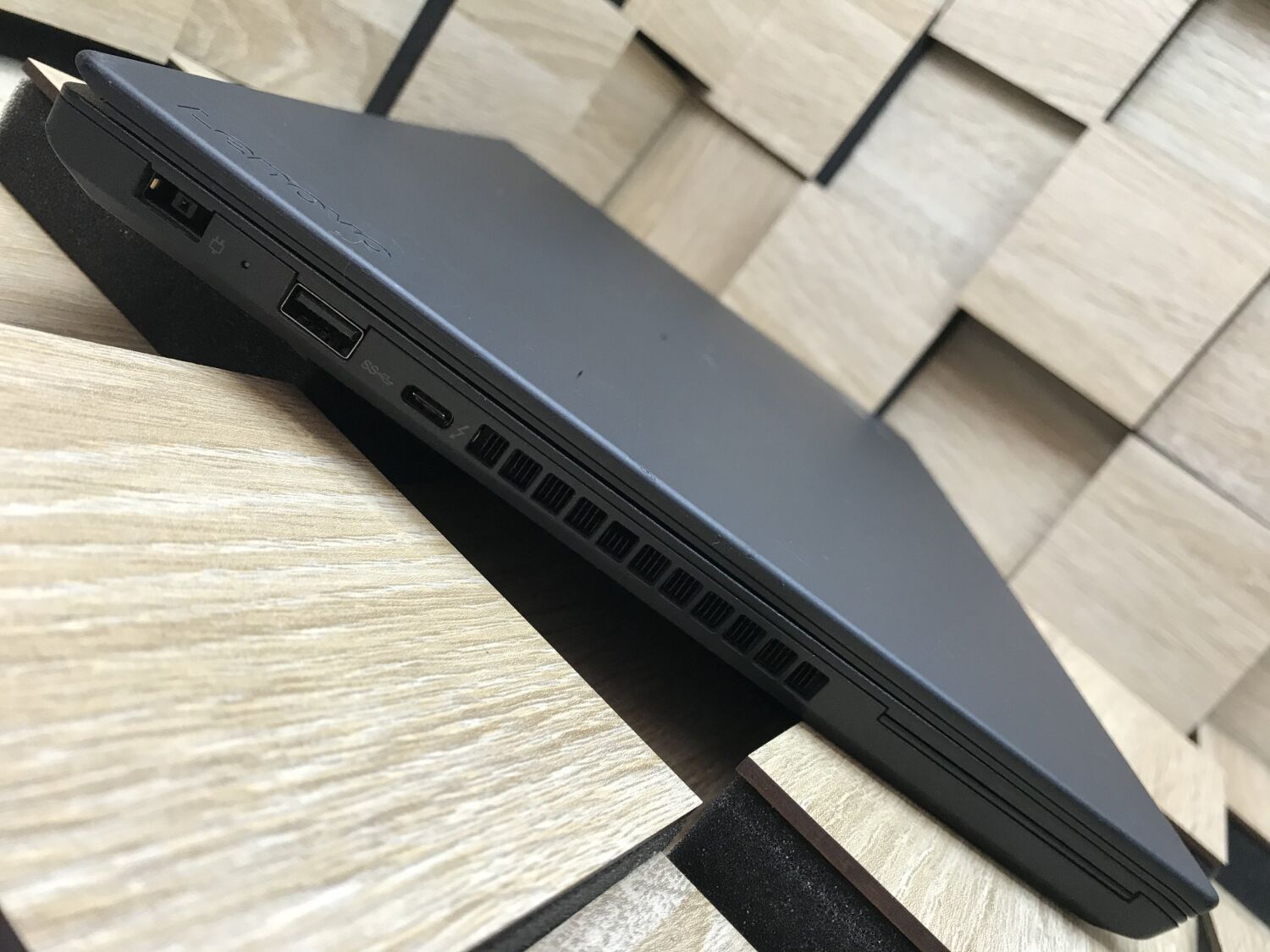 Ультрабук Б-клас Lenovo ThinkPad T470 / 14" (1366x768) TN / Intel Core i5-7300U (2 (4) ядра по 2.6 - 3.5 GHz) / 8 GB DDR4 / 480 GB SSD / Intel HD Graphics 520 / WebCam / Fingerprint / USB 3.1 / HDMI - Зображення 5