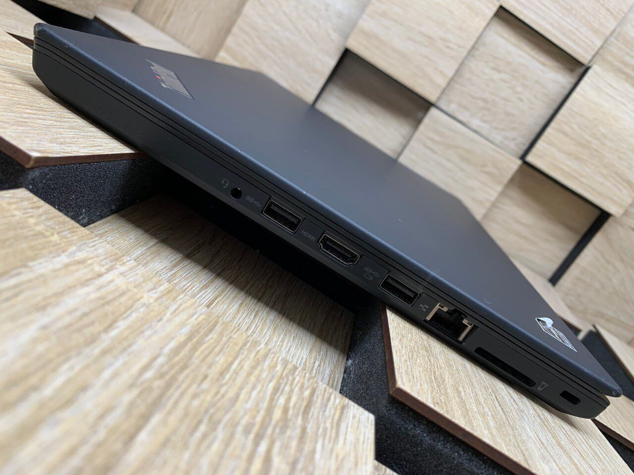 Ультрабук Б-клас Lenovo ThinkPad T470 / 14" (1920x1080) IPS / Intel Core i5-6300U (2 (4) ядра 2.4 - 3.0 GHz) / 8 GB DDR4 / 128 GB SSD / Intel HD Graphics 520 / WebCam / Fingerprint - Зображення 7