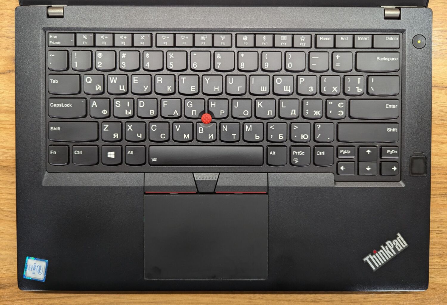 Ультрабук Б-клас Lenovo ThinkPad T470 / 14" (1920x1080) IPS / Intel Core i5-6300U (2 (4) ядра по 2.4 - 3.0 GHz) / 8 GB DDR4 / 256 GB SSD / Intel HD Graphics 520 / WebCam / Fingerprint / Windows 10 - Зображення 3