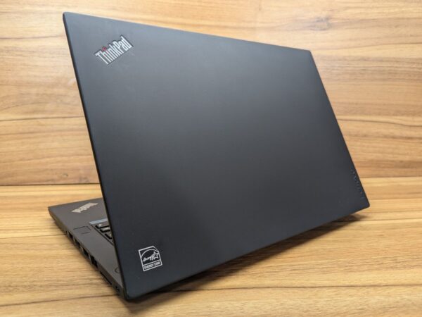 Ультрабук Б-клас Lenovo ThinkPad T470 / 14" (1920x1080) IPS / Intel Core i5-6300U (2 (4) ядра по 2.4 - 3.0 GHz) / 8 GB DDR4 / 256 GB SSD / Intel HD Graphics 520 / WebCam / TouchID / Windows 10 - Зображення 6