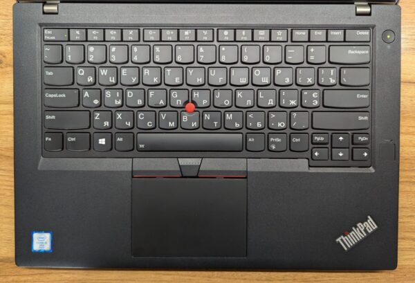 Ультрабук Б-клас Lenovo ThinkPad T470 / 14" (1920x1080) IPS / Intel Core i5-6300U (2 (4) ядра по 2.4 - 3.0 GHz) / 8 GB DDR4 / 256 GB SSD / Intel HD Graphics 520 / WebCam / TouchID / Windows 10 - Зображення 3