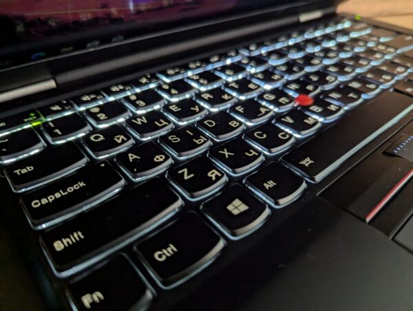 Ультрабук Б-клас Lenovo ThinkPad x1 Carbon 4th / 14" (1920x1080) IPS / Intel Core i5-6300U (2 (4) ядра по 2.4 - 3.0 GHz) / 8 GB DDR4 / 512 GB SSD / Intel HD Graphics 520 / WebCam / Fingerprint / Windows 10 - Зображення 7