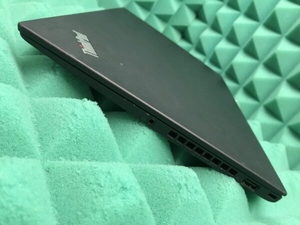 Ультрабук Б-клас Lenovo ThinkPad X1 Carbon (5th Gen) / 14" (1920x1080) IPS / Intel Core i5-7200U (2 (4) ядра по 2.5 - 3.1 GHz) / 8 GB DDR3 / 256 GB SSD M.2 / Intel HD Graphics 620 / Fingerprint / HDMI - Зображення 6