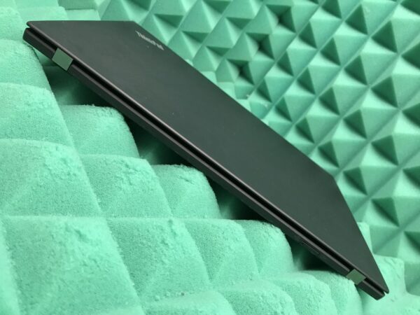 Ультрабук Б-клас Lenovo ThinkPad X1 Carbon (5th Gen) / 14" (1920x1080) IPS / Intel Core i5-7200U (2 (4) ядра по 2.5 - 3.1 GHz) / 8 GB DDR3 / 256 GB SSD M.2 / Intel HD Graphics 620 / Fingerprint / HDMI - Зображення 7