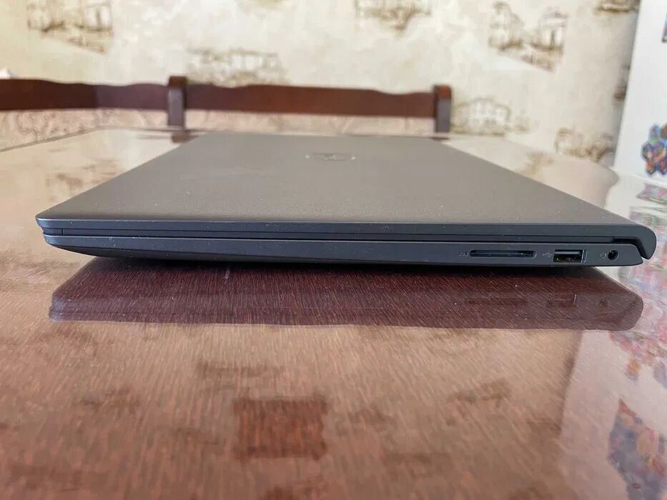 Ультрабук Dell Inspiron 15 3511 / 15.6" (1920x1080) IPS / Intel Core i5-1135G7 (4 (8) ядра по 2.4 - 4.2 GHz) / 8 GB DDR4 / 256 GB SSD / Intel Iris Xe Graphics / WebCam - Зображення 5