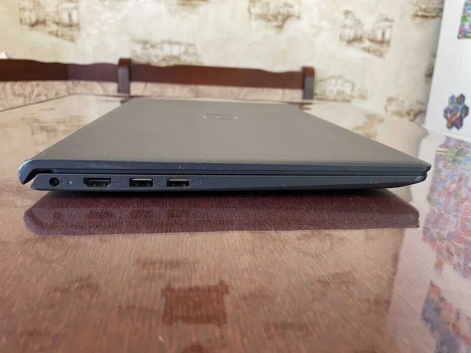 Ультрабук Dell Inspiron 15 3511 / 15.6" (1920x1080) IPS / Intel Core i5-1135G7 (4 (8) ядра по 2.4 - 4.2 GHz) / 8 GB DDR4 / 256 GB SSD / Intel Iris Xe Graphics / WebCam - Зображення 4