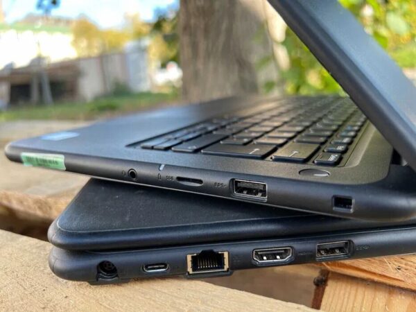 Ультрабук Dell latitude 3310 / 13.3" (1366x768) TN / Intel Core i3-8145U (2 (4) ядра по 2.1 - 3.9 GHz) / 8 GB DDR4 / 256 GB SSD / Intel UHD Graphics 620 / WebCam / Win 10 Lic - Зображення 7