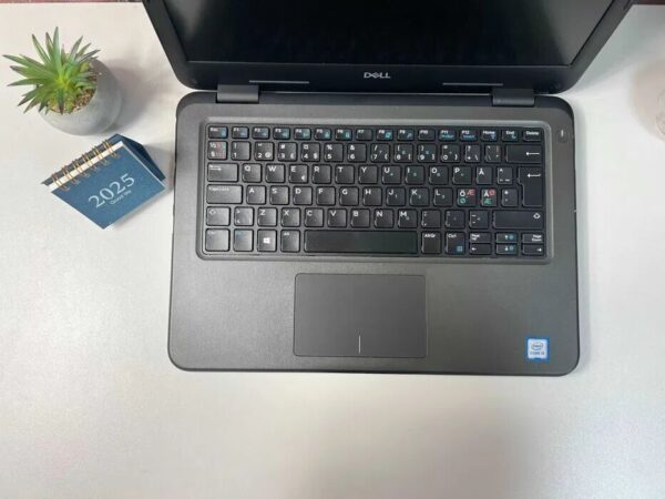 Ультрабук Dell Latitude 3310 / 13.3" (1366x768) TN / Intel Core i5-8265U (4 (8) ядра по 1.6 - 3.9 GHz) / 8 GB DDR4 / 256 GB SSD / Intel UHD Graphics / WebCam / Win 10 Pro - Зображення 3