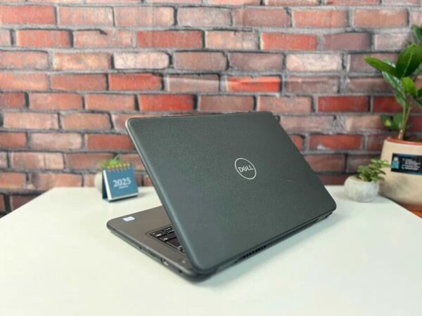 Ультрабук Dell Latitude 3310 / 13.3" (1366x768) TN / Intel Core i5-8265U (4 (8) ядра по 1.6 - 3.9 GHz) / 8 GB DDR4 / 256 GB SSD / Intel UHD Graphics / WebCam / Win 10 Pro - Зображення 7