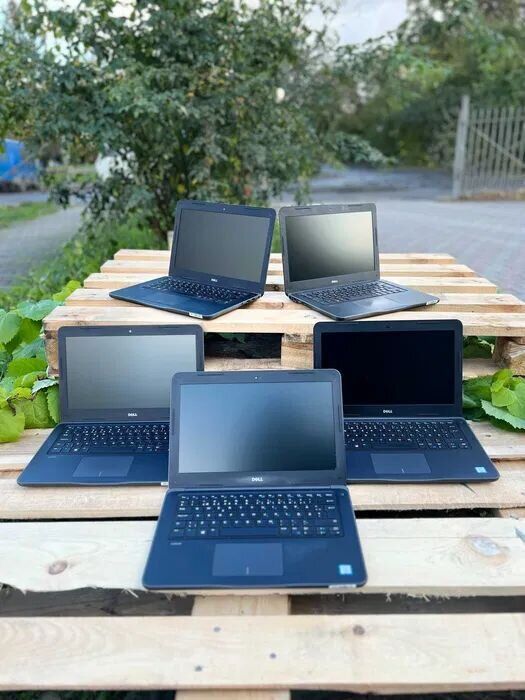 Ультрабук Dell Latitude 3380 / 13.3" (1366x768) TN / Intel Core i3-6006U (2 (4) ядра по 2.0) / 8 GB DDR4 / 128 GB SSD / Intel HD Graphics 520 / WebCam / Win 10 Pro - Зображення 2