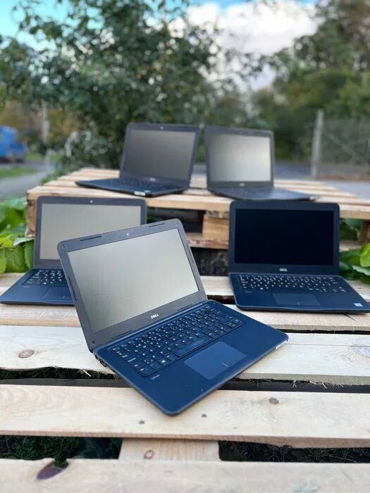 Ультрабук Dell Latitude 3380 / 13.3" (1366x768) TN / Intel Core i3-6006U (2 (4) ядра по 2.0) / 8 GB DDR4 / 128 GB SSD / Intel HD Graphics 520 / WebCam / Win 10 Pro - Зображення 4
