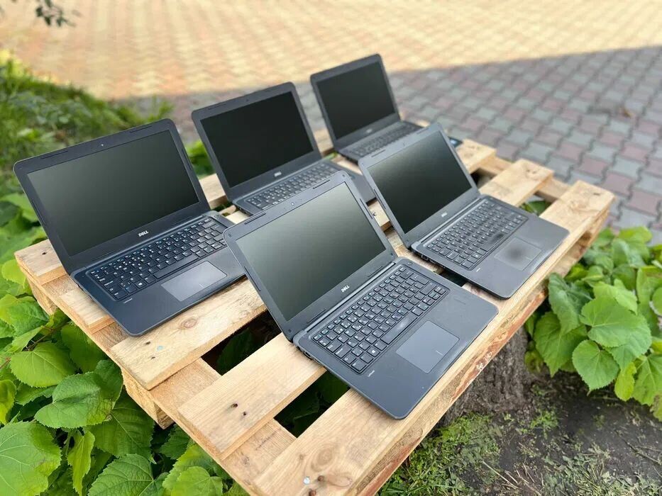 Ультрабук Dell Latitude 3380 / 13.3" (1366x768) TN / Intel Core i3-6006U (2 (4) ядра по 2.0) / 8 GB DDR4 / 128 GB SSD / Intel HD Graphics 520 / WebCam / Win 10 Pro - Зображення 7