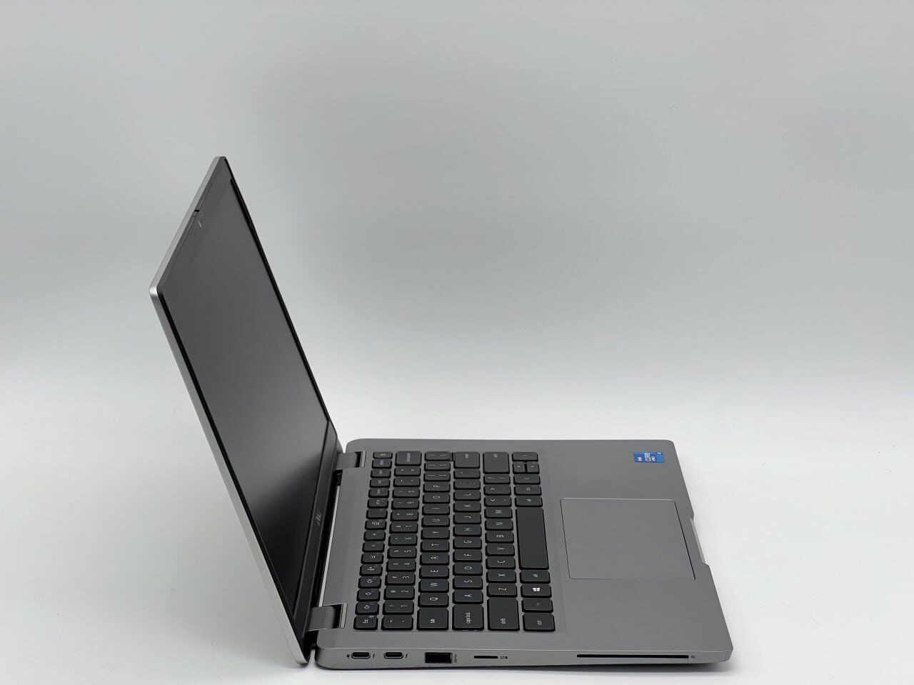 Ультрабук Dell Latitude 5320 / 13.3" (1920x1080) IPS / Intel Core i5-1145G7 (4 (8) ядра по 2.6 - 4.4 GHz) / 8 GB DDR4 / 240 GB SSD / Intel Iris Xe Graphics / WebCam - Зображення 3