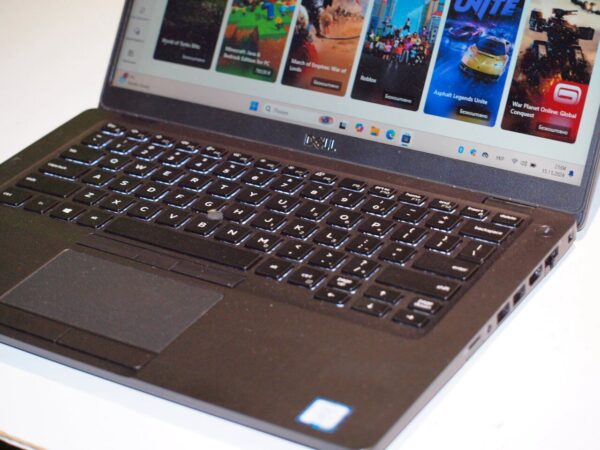 Ультрабук Dell Latitude 5400 / 14" (1366x768) TN / Intel Core i5-8365U (4 (8) ядра по 1.6 - 4.1 GHz) / 16 GB DDR4 / 256 GB SSD / Intel UHD Graphics 620 / WebCam + Бездротова мишка - Зображення 6