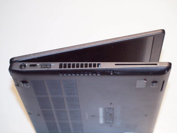 Ультрабук Dell Latitude 5400 / 14" (1366x768) TN / Intel Core i5-8365U (4 (8) ядра по 1.6 - 4.1 GHz) / 16 GB DDR4 / 256 GB SSD / Intel UHD Graphics 620 / WebCam + Бездротова мишка - Зображення 5