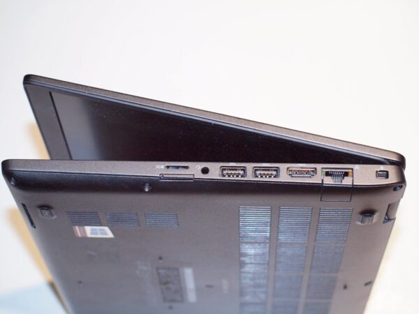 Ультрабук Dell Latitude 5400 / 14" (1366x768) TN / Intel Core i5-8365U (4 (8) ядра по 1.6 - 4.1 GHz) / 16 GB DDR4 / 256 GB SSD / Intel UHD Graphics 620 / WebCam + Бездротова мишка - Зображення 4