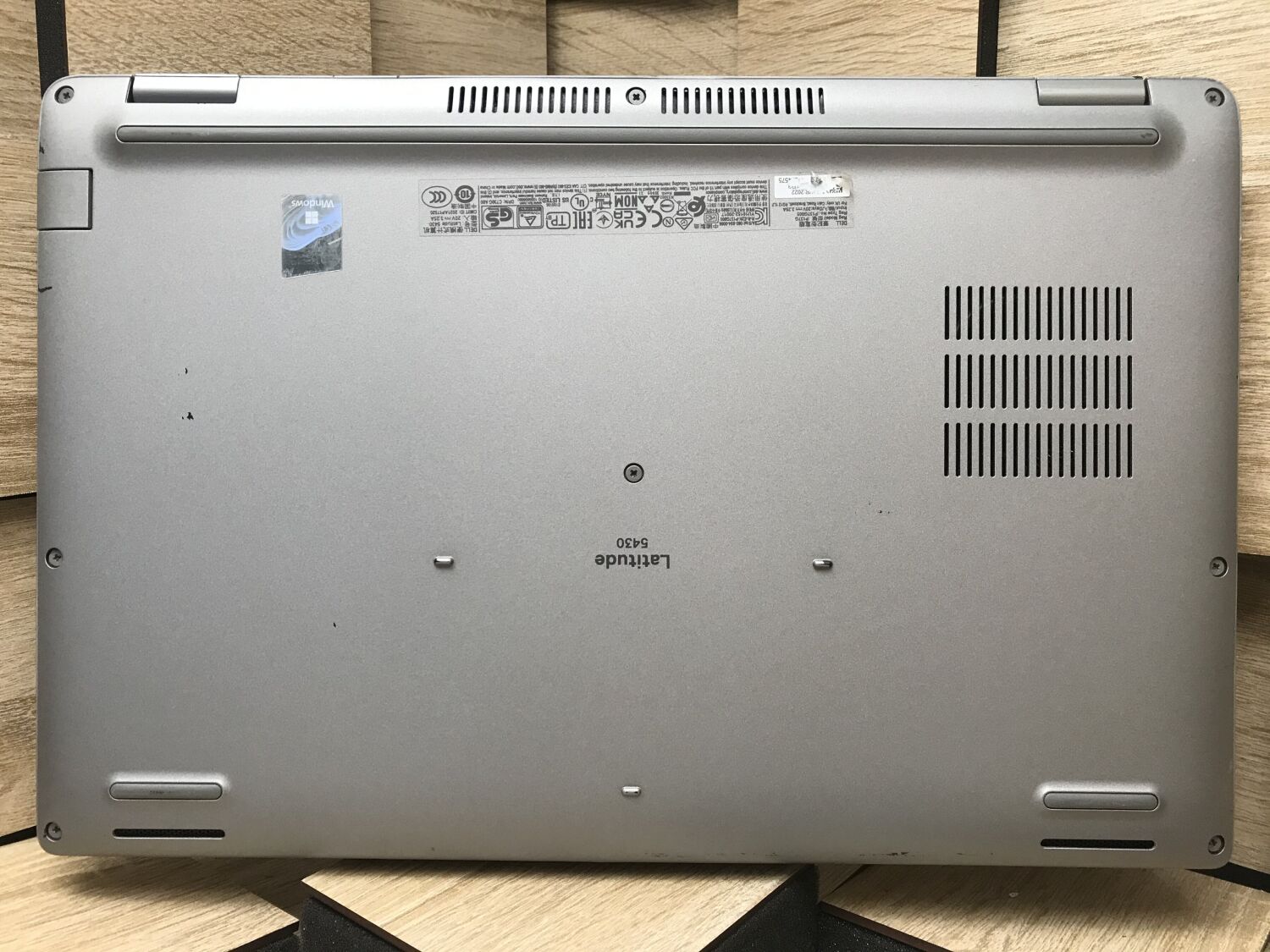 Ультрабук Dell Latitude 5430 / 14" (1920x1080) IPS / Intel Core i5-1235U (10 (12) ядер по 1.3 - 4.4 GHz) / 8 GB DDR4 / 240 GB SSD M.2 / Intel Iris Xe Graphics / WebCam / USB 3.2 / HDMI / Windows 10 ліцензія - Зображення 9