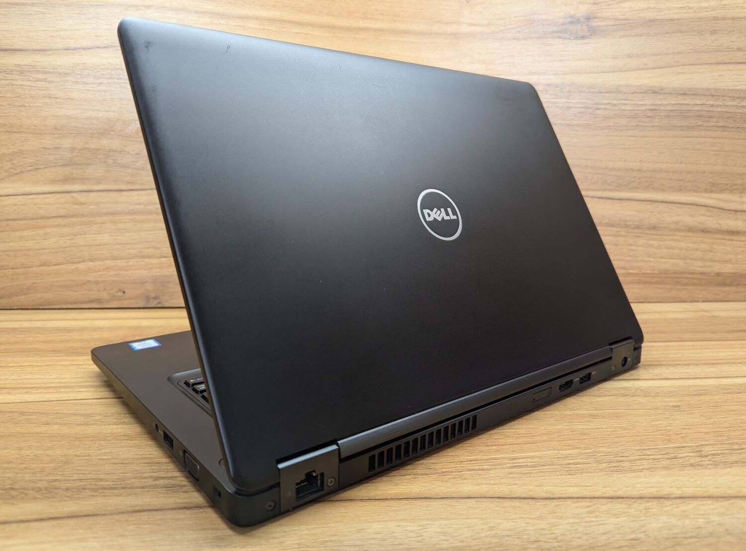 Ультрабук Dell Latitude 5480 / 14" (1366x768) TN / Intel Core i5-7200U (2 (4) ядра по 2.5 - 3.1 GHz) / 8 GB DDR4 / 240 GB SSD / Intel HD Graphics 620 / WebCam / Windows 10 - Зображення 7