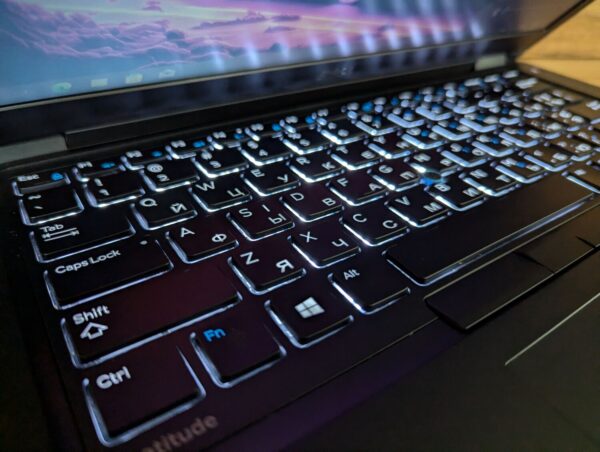 Ультрабук Dell Latitude 5480 / 14" (1366x768) TN / Intel Core i5-7200U (2 (4) ядра по 2.5 - 3.1 GHz) / 8 GB DDR4 / 256 GB SSD / Intel HD Graphics 620 / WebCam / Windows 10 - Зображення 6