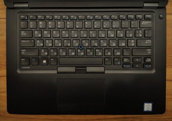 Ультрабук Dell Latitude 5480 / 14" (1366x768) TN / Intel Core i5-7200U (2 (4) ядра по 2.5 - 3.1 GHz) / 8 GB DDR4 / 256 GB SSD / Intel HD Graphics 620 / WebCam / Windows 10 - Зображення 3