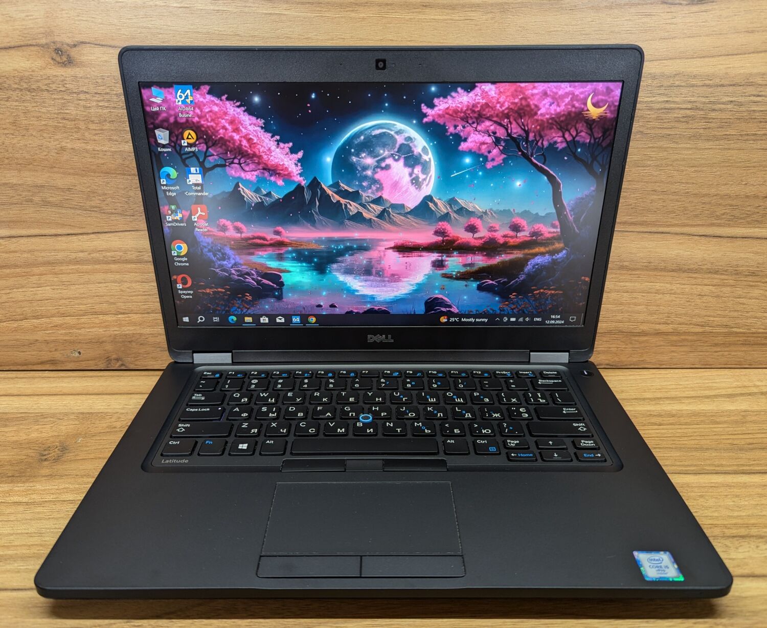 Ультрабук Dell Latitude 5480 / 14" (1920x1080) IPS / Intel Core i5-6300U (2 (4) ядра по 2.4 - 3.0 GHz) / 8 GB DDR4 / 240 GB SSD / Intel HD Graphics 520 / WebCam / VGA / Windows 10 - Зображення 2
