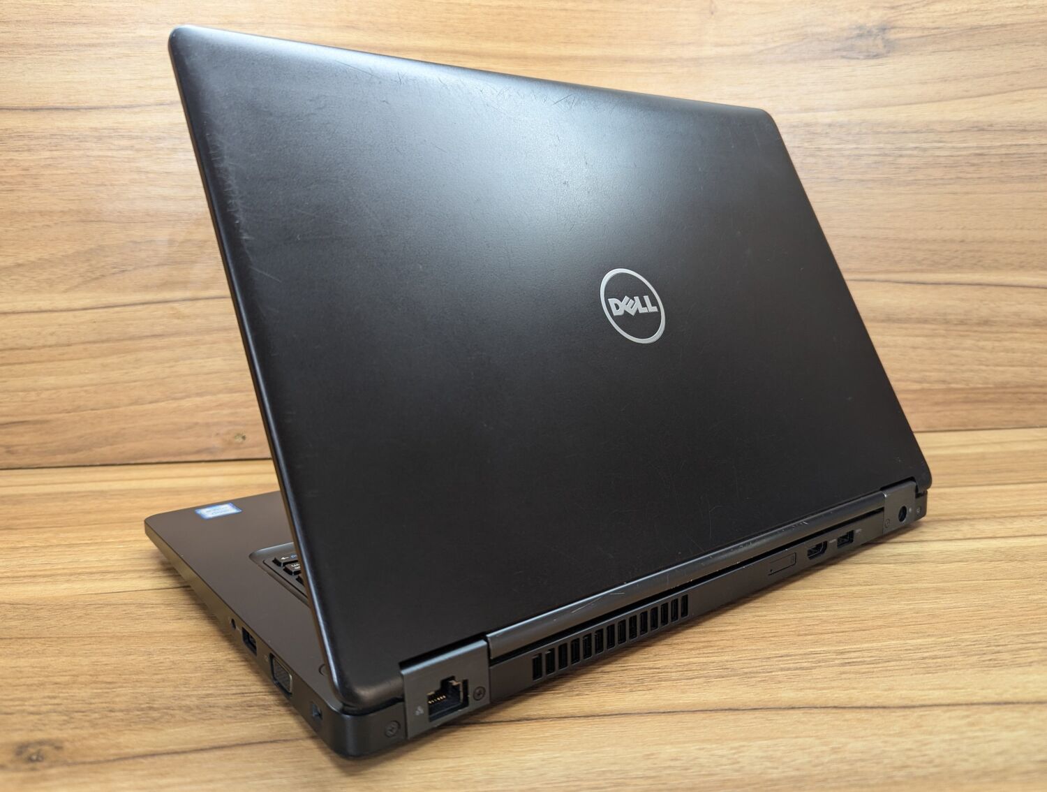 Ультрабук Dell Latitude 5480 / 14" (1920x1080) IPS / Intel Core i5-6300U (2 (4) ядра по 2.4 - 3.0 GHz) / 8 GB DDR4 / 256 GB SSD / Intel HD Graphics 520 / WebCam / HDMI / Windows 10 - Зображення 7