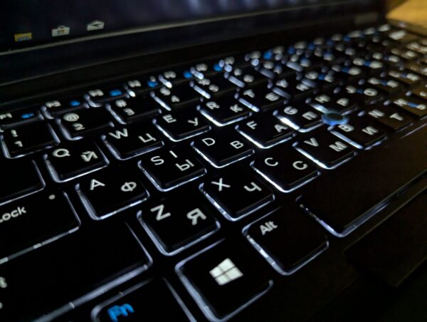 Ультрабук Dell Latitude 5480 / 14" (1920x1080) IPS / Intel Core i5-7200U (2 (4) ядра по 2.5 - 3.1 GHz) / 8 GB DDR4 / 256 GB SSD / Intel HD Graphics 620 / WebCam / Windows 10 - Зображення 6