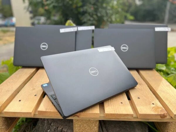 Ультрабук Dell Latitude 5500 / 15.6" (1920x1080) IPS / Intel Core i5-8265U (4 (8) ядра по 1.6 - 3.9 GHz) / 8 GB DDR4 / 256 GB SSD / Intel UHD Graphics 620 / WebCam - Зображення 6