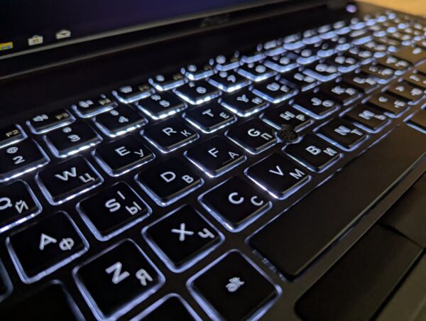 Ультрабук Dell Latitude 5500 / 15.6" (1920x1080) IPS / Intel Core i7-8665U (4 (8) ядра по 1.9 - 4.8 GHz) / 16 GB DDR4 / 480 GB SSD / Intel UHD Graphics / Windows 10 - Зображення 6