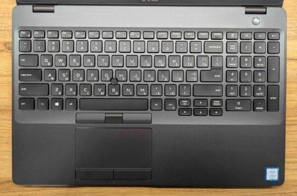 Ультрабук Dell Latitude 5500 / 15.6" (1920x1080) IPS / Intel Core i7-8665U (4 (8) ядра по 1.9 - 4.8 GHz) / 16 GB DDR4 / 480 GB SSD / Intel UHD Graphics / Windows 10 - Зображення 3