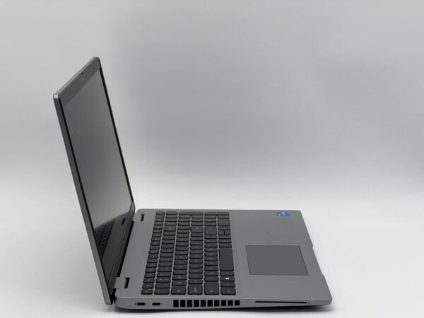Ультрабук Dell Latitude 5530 / 15.6" (1920x1080) IPS / Intel Core i5-1245U (10 (12) ядер по 3.3 - 4.4 GHz) / 16 GB DDR4 / 240 GB SSD / Intel Iris Xe Graphics / WebCam + Бездротова мишка - Зображення 3