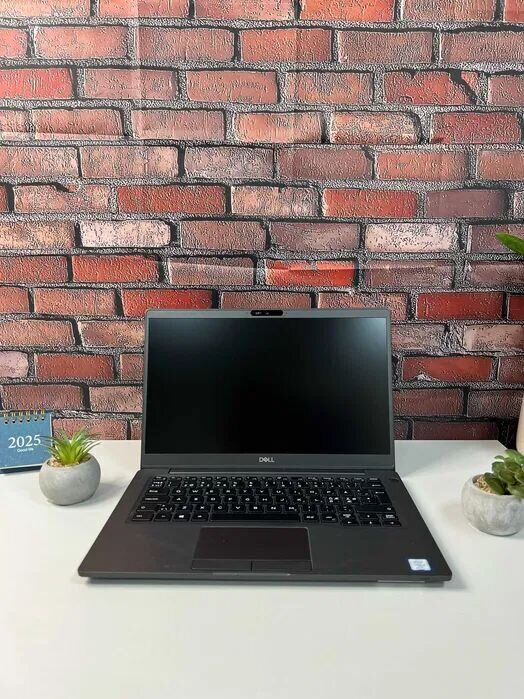 Ультрабук Dell Latitude 7300 / 13.3" (1920x1080) IPS / Intel Core i5-8365U (4 (8) ядра по 1.6 - 4.1 GHz) / 8 GB DDR4 / 256 GB SSD / Intel UHD Graphics 620 / WebCam / Win 10 Pro - Зображення 2