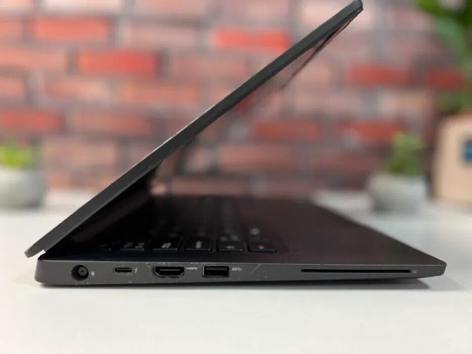 Ультрабук Dell Latitude 7300 / 13.3" (1920x1080) IPS / Intel Core i5-8365U (4 (8) ядра по 1.6 - 4.1 GHz) / 8 GB DDR4 / 256 GB SSD / Intel UHD Graphics 620 / WebCam / Win 10 Pro - Зображення 3