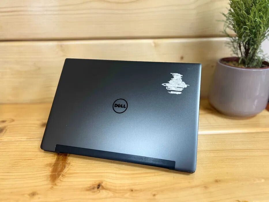 Ультрабук Dell Latitude 7370 / 13.3" (1920x1080) IPS / Intel Core m5-6Y57 (2 (4) ядра по 1.1 - 2.8 GHz) / 8 GB DDR3 / 256 GB SSD / Intel HD Graphics 515 / WebCam / Windows 10 Pro - Зображення 5