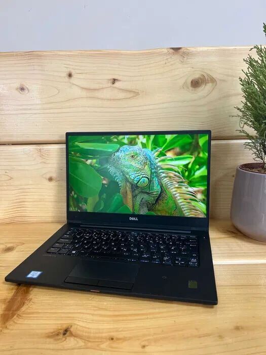 Ультрабук Dell Latitude 7370 / 13.3" (1920x1080) IPS / Intel Core m5-6Y57 (2 (4) ядра по 1.1 - 2.8 GHz) / 8 GB DDR3 / 256 GB SSD / Intel HD Graphics 515 / WebCam / Windows 10 Pro - Зображення 2
