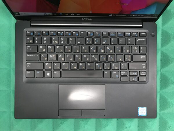 Ультрабук Dell Latitude 7390 / 13.3" (1920x1080) IPS / Intel Core i5-8250U (4 (8) ядра по 1.6 - 3.4 GHz) / 8 GB DDR4 / 128 GB SSD / Intel UHD Graphics 620 / WebCam / USB 3.1 / HDMI / Windows 10 ліцензія - Зображення 4