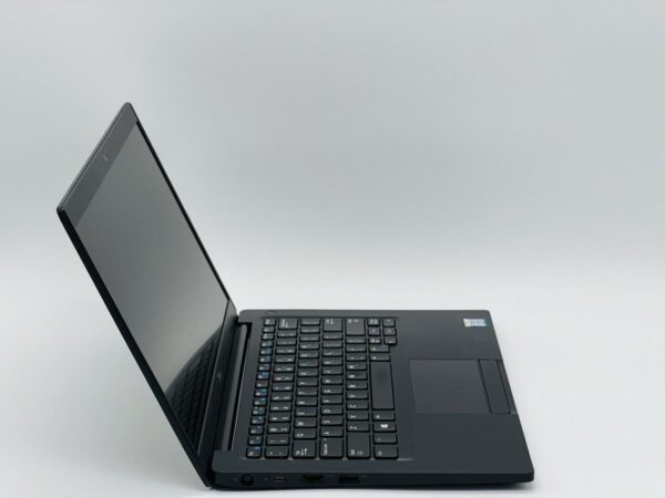 Ультрабук Dell Latitude 7390 / 13.3" (1920x1080) IPS / Intel Core i5-8350U (4 (8) ядра по 1.7 - 3.6 GHz) / 16 GB DDR4 / 512 GB SSD / Intel UHD Graphics 620 / WebCam / HDMI - Зображення 3