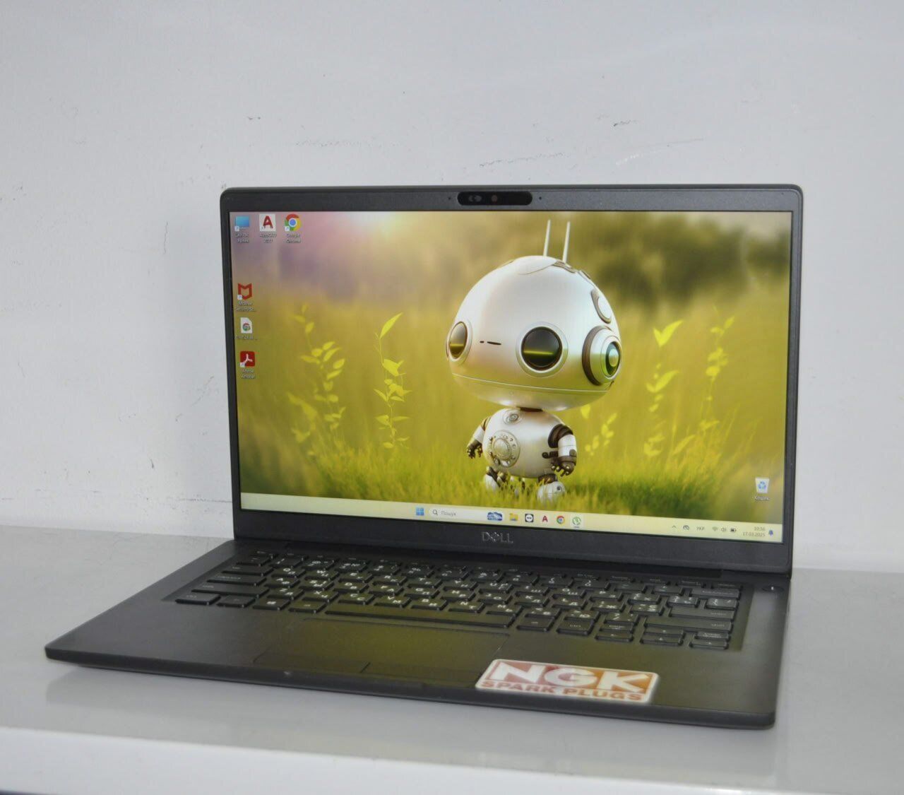 Ультрабук Dell Latitude 7400 / 14" (1920x1080) IPS / Intel Core i5-8265U (4 (8) ядра по 1.6 - 3.9 GHz) / 16 GB DDR4 / 256 GB SSD M.2 / Intel UHD Graphics / WebCam / Windows 11 Pro - Зображення 2