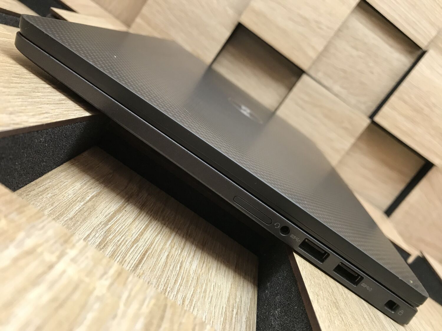 Ультрабук Dell Latitude 7410 / 14" (1920x1080) IPS / Intel Core i5-10210U (4 (8) ядра по 1.6 - 4.2 GHz) / 8 GB DDR4 / 256 GB SSD M.2 / Intel UHD Graphics / WebCam / USB 3.2 / HDMI / Windows 10 ліцензія - Зображення 6