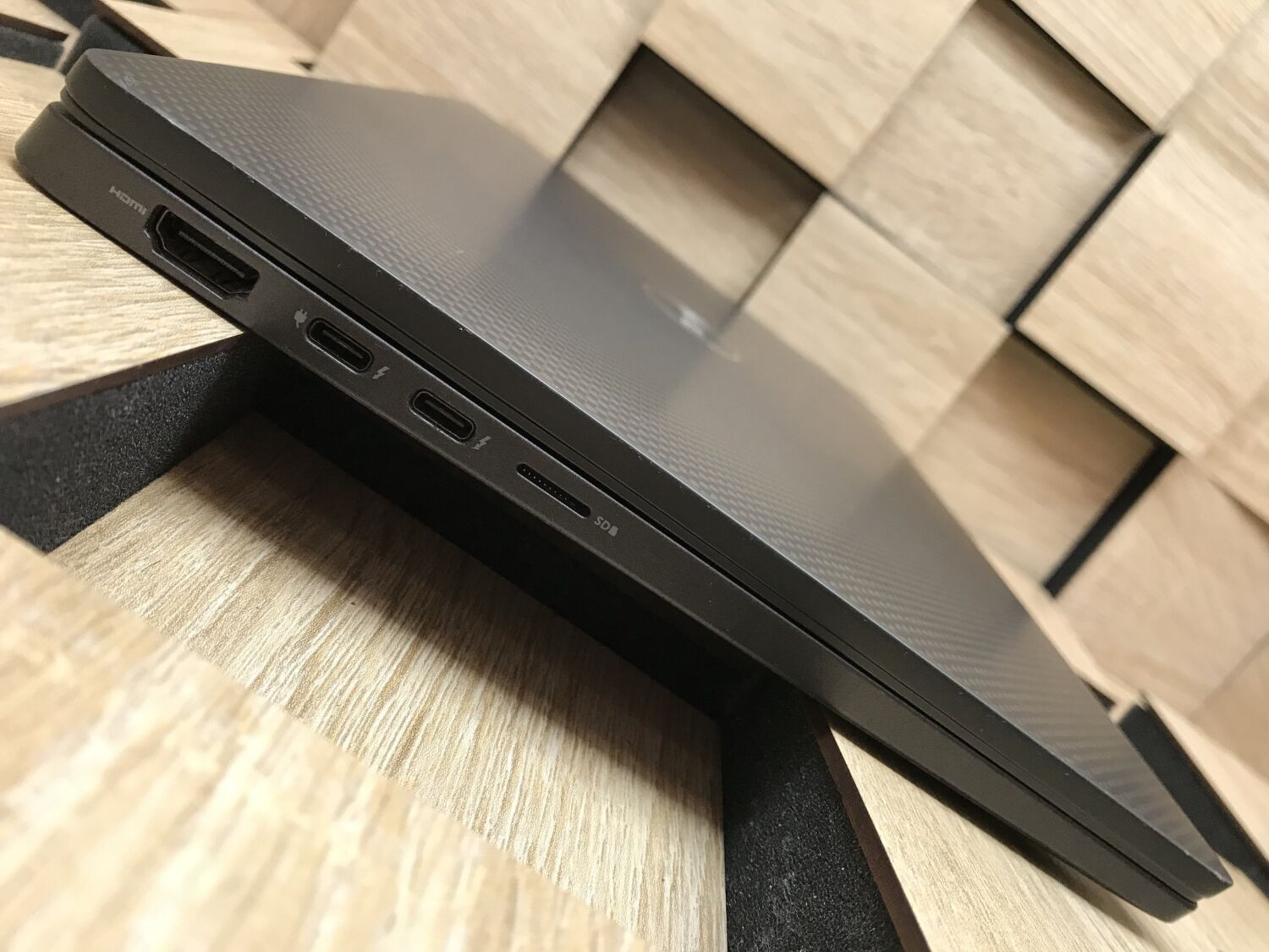 Ультрабук Dell Latitude 7410 / 14" (1920x1080) IPS / Intel Core i5-10210U (4 (8) ядра по 1.6 - 4.2 GHz) / 8 GB DDR4 / 256 GB SSD M.2 / Intel UHD Graphics / WebCam / USB 3.2 / HDMI / Windows 10 ліцензія - Зображення 5