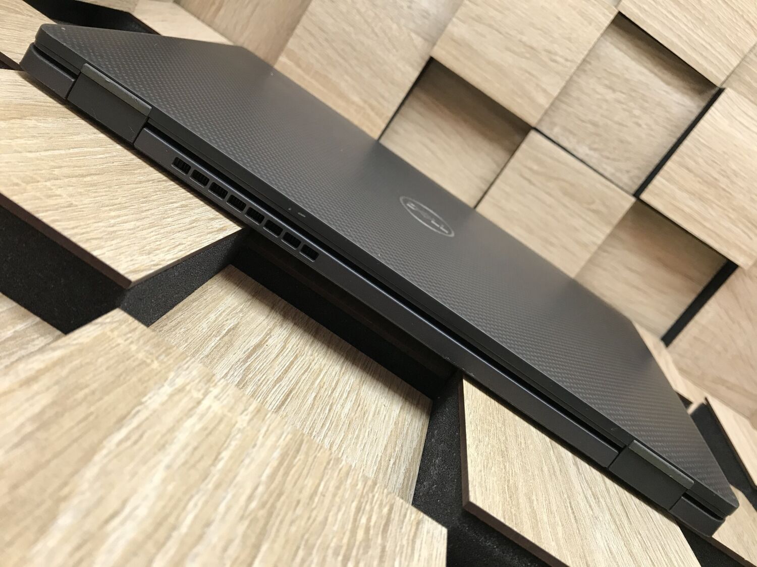 Ультрабук Dell Latitude 7410 / 14" (1920x1080) IPS / Intel Core i5-10210U (4 (8) ядра по 1.6 - 4.2 GHz) / 8 GB DDR4 / 256 GB SSD M.2 / Intel UHD Graphics / WebCam / USB 3.2 / HDMI / Windows 10 ліцензія - Зображення 7