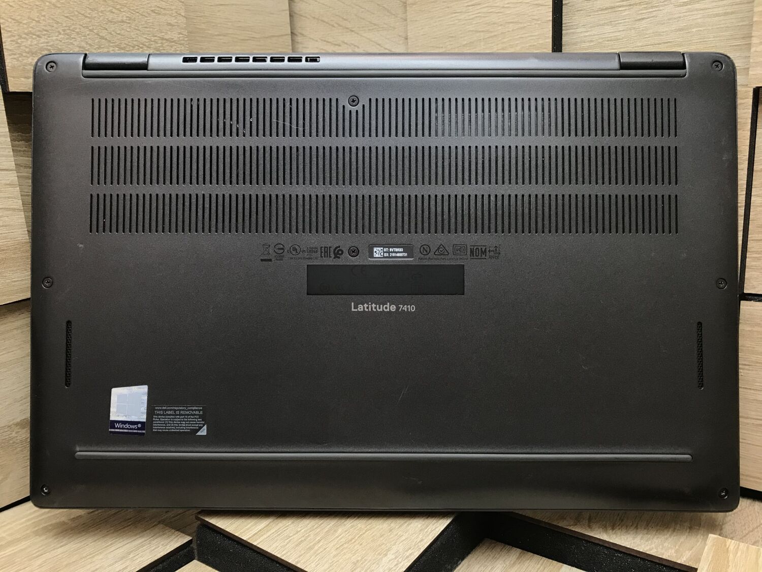 Ультрабук Dell Latitude 7410 / 14" (1920x1080) IPS / Intel Core i5-10210U (4 (8) ядра по 1.6 - 4.2 GHz) / 8 GB DDR4 / 256 GB SSD M.2 / Intel UHD Graphics / WebCam / USB 3.2 / HDMI / Windows 10 ліцензія - Зображення 9