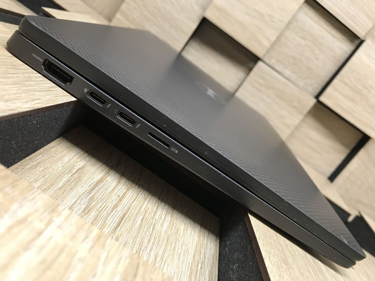 Ультрабук Dell Latitude 7410 / 14" (1920x1080) IPS / Intel Core i5-10310U (4 (8) ядра по 1.7 - 4.4 GHz) / 8 GB DDR4 / 240 GB SSD M.2 / Intel UHD Graphics / WebCam / USB 3.2 / HDMI / Windows 10 ліцензія - Зображення 5