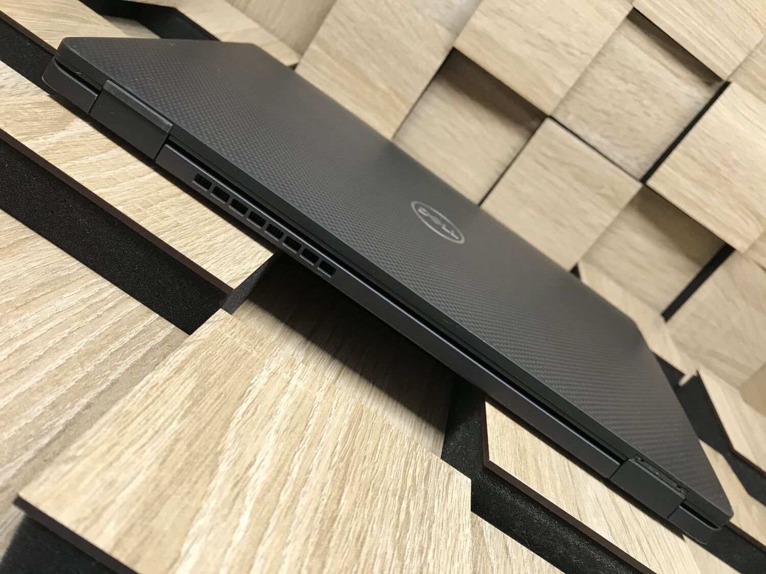 Ультрабук Dell Latitude 7410 / 14" (1920x1080) IPS / Intel Core i5-10310U (4 (8) ядра по 1.7 - 4.4 GHz) / 8 GB DDR4 / 240 GB SSD M.2 / Intel UHD Graphics / WebCam / USB 3.2 / HDMI / Windows 10 ліцензія - Зображення 7