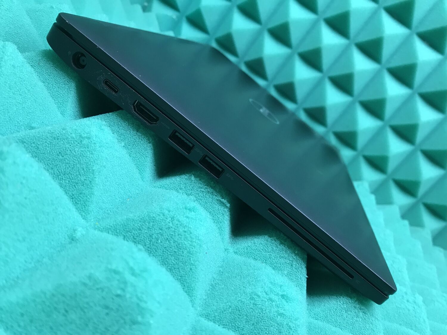 Ультрабук Dell Latitude 7480 / 14" (1920x1080) IPS / Intel Core i7-6600U (2 (4) ядра по 2.6 - 3.4 GHz) / 8 GB DDR4 / 240 GB SSD M.2 / Intel HD Graphics 520 / WebCam / HDMI - Зображення 7